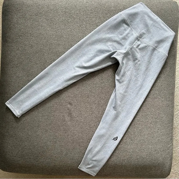 P’tula Gray Crop Workout Leggings Medium - Picture 4 of 7